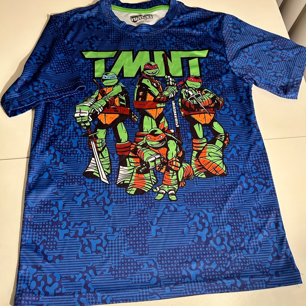 ‼️‼️‼️‼️SOLD ‼️‼️‼️Boys Top Ninja Turtles